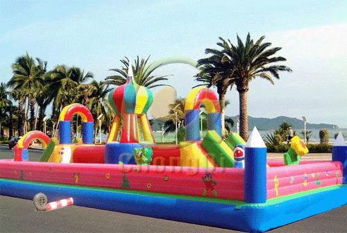 outdoor inflatable amusement park